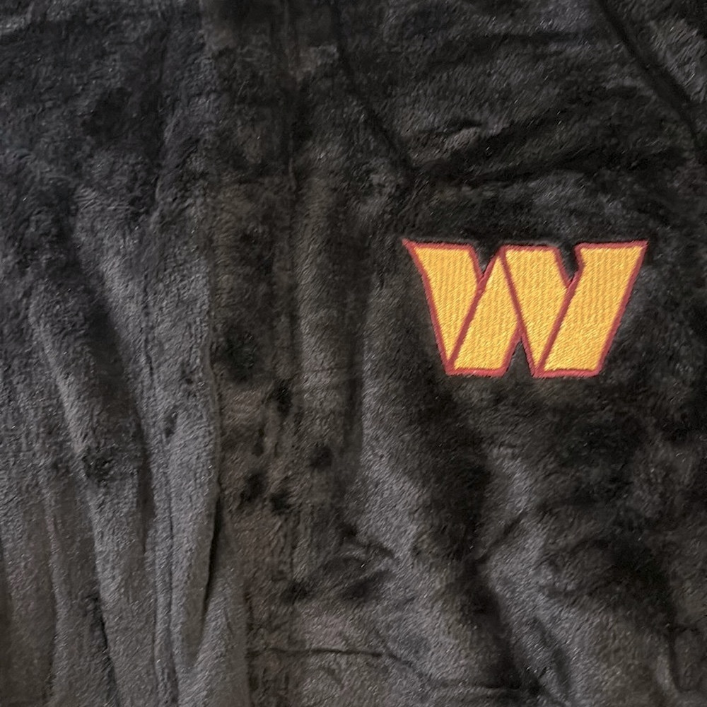 NWT [Northwest] Washington Commanders NFL Silk Touch Bath Robe One Size Fits All - Picture 4 of 9